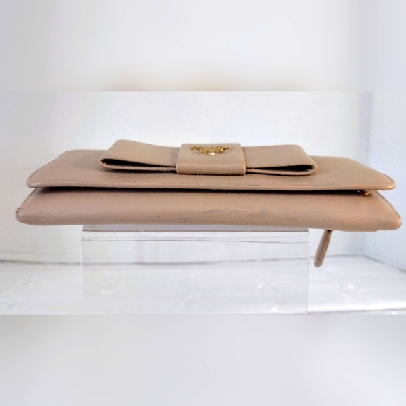 Prada Beige Leather Bow Wallet - Picture 6 of 10